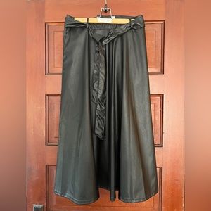 Who What Where faux leather vegan lightweight skirt Sz 8